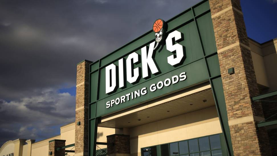 what time does dick's sporting goods close